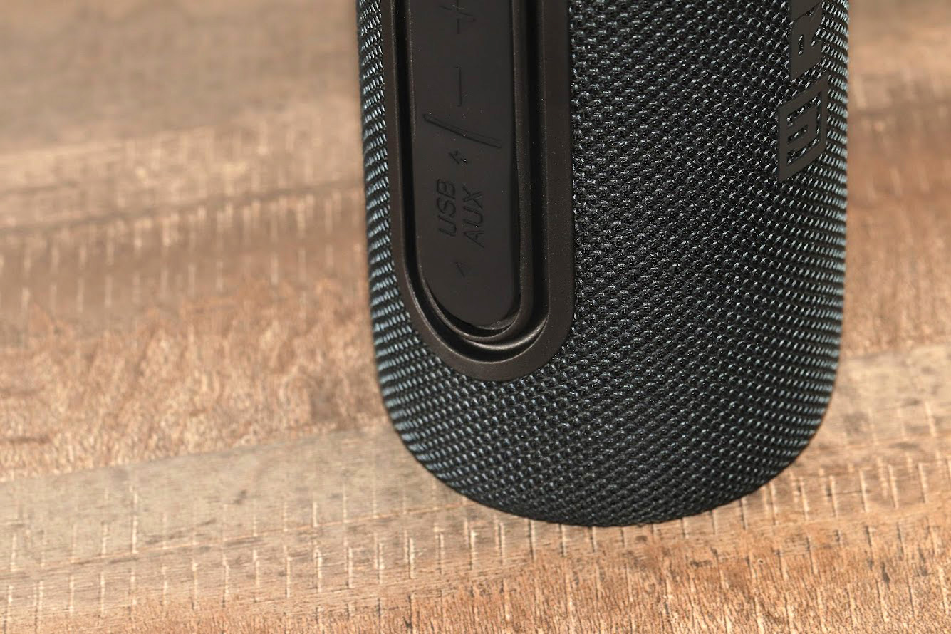 REAL-EL_X-715_portable_acoustics