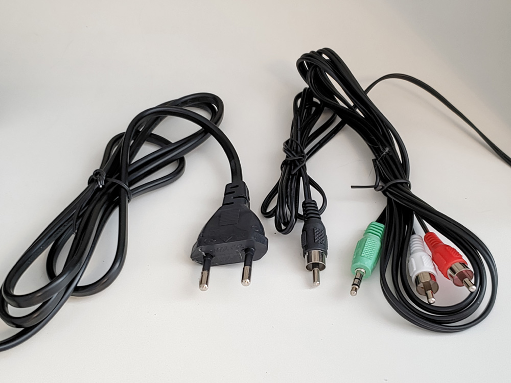 REAL-EL S-250 Фото кабеля mini jack 3,5 мм на 2 RCA (тюльпани) і акустичного кабеля AC RCA колонки REAL-EL S-250