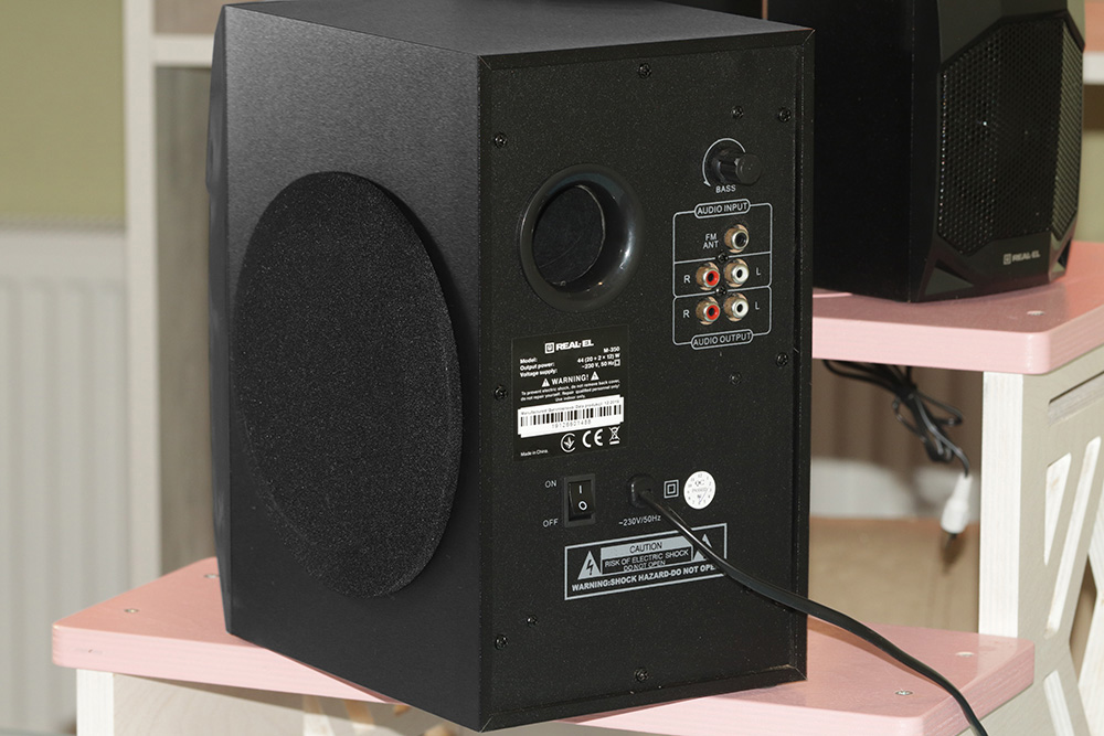 Вигляд сабвуфера ззаду REAL-EL M-350 REAL-EL M-350