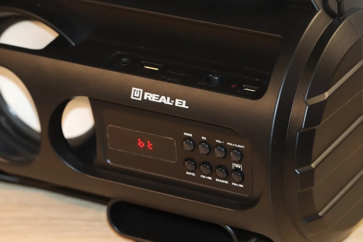tehnichni-harakteristiki-kolonki-REAL-EL-X-710