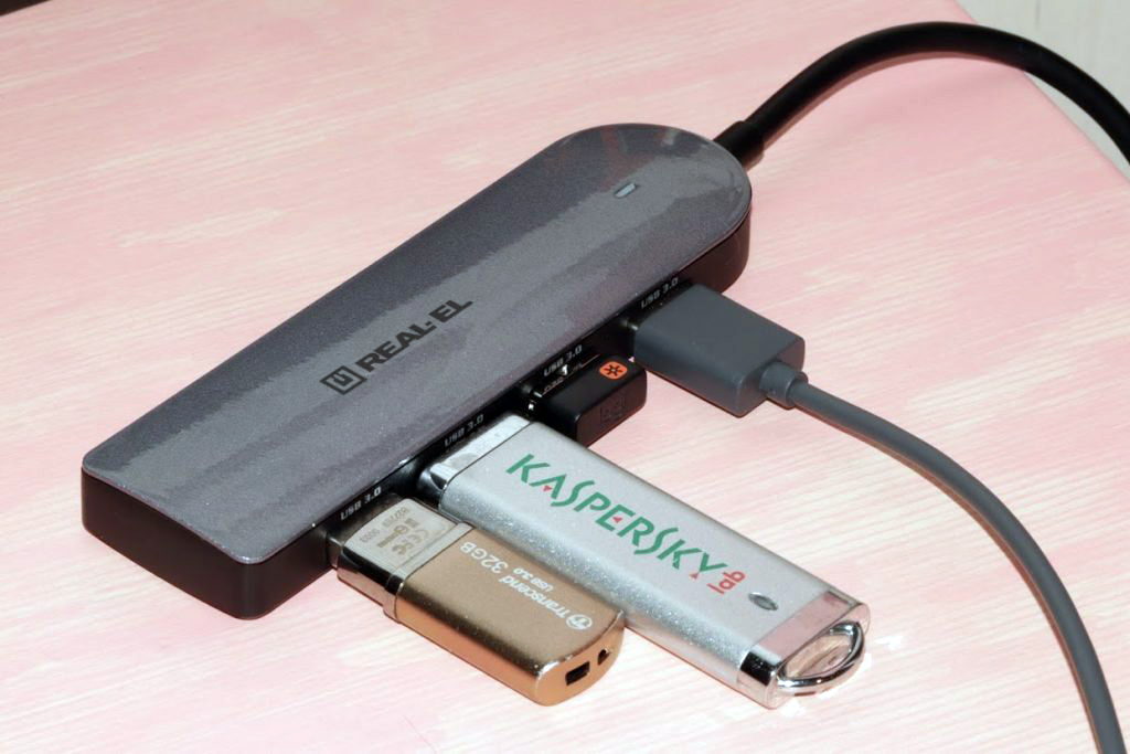 Мультифункціональний хаб REAL-EL CQ-415 multifunkcionalnyj-hab-real-el-cq-415