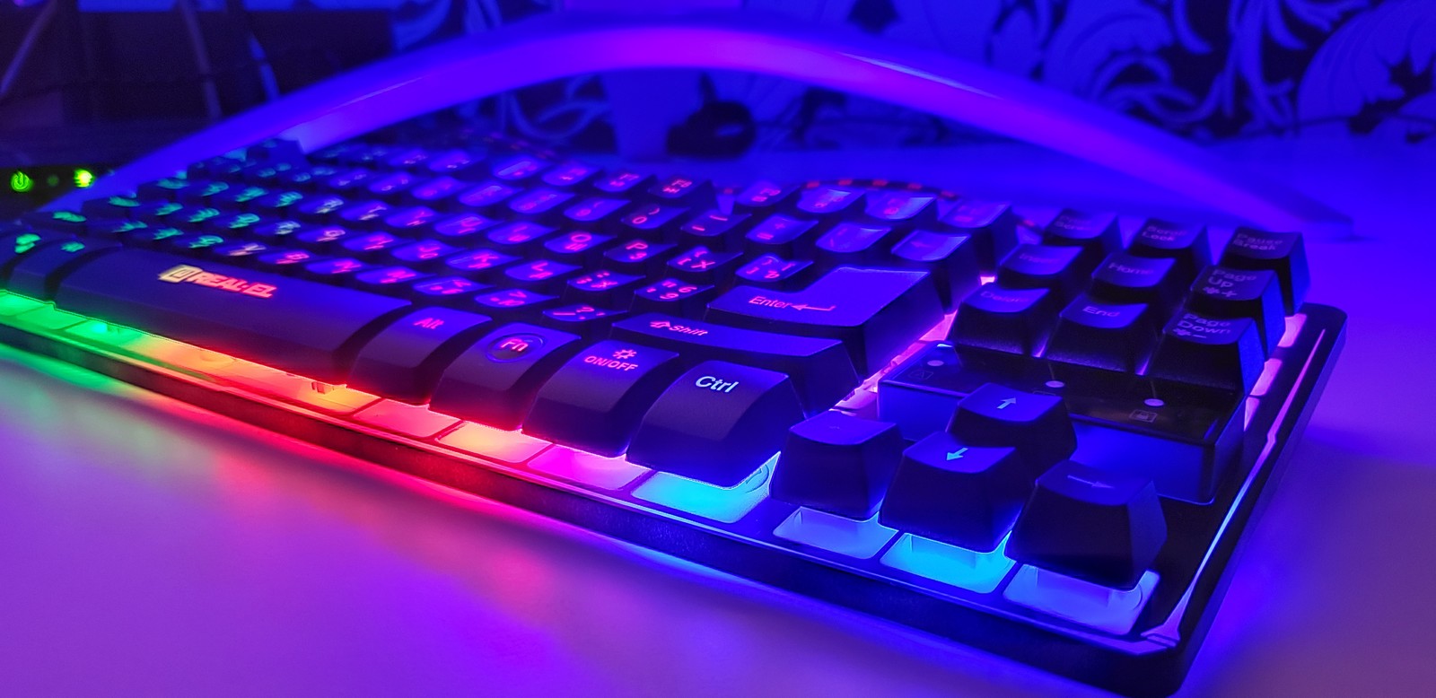 Фото підсвічування клавіатури REAL-EL Gaming 8710 TKL Backlit