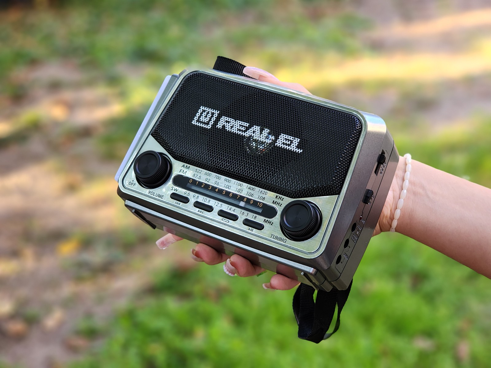 Портативний радіоприймач REAL-EL X-525 Portativnij-radioprijmach-REAL-EL-X-525
