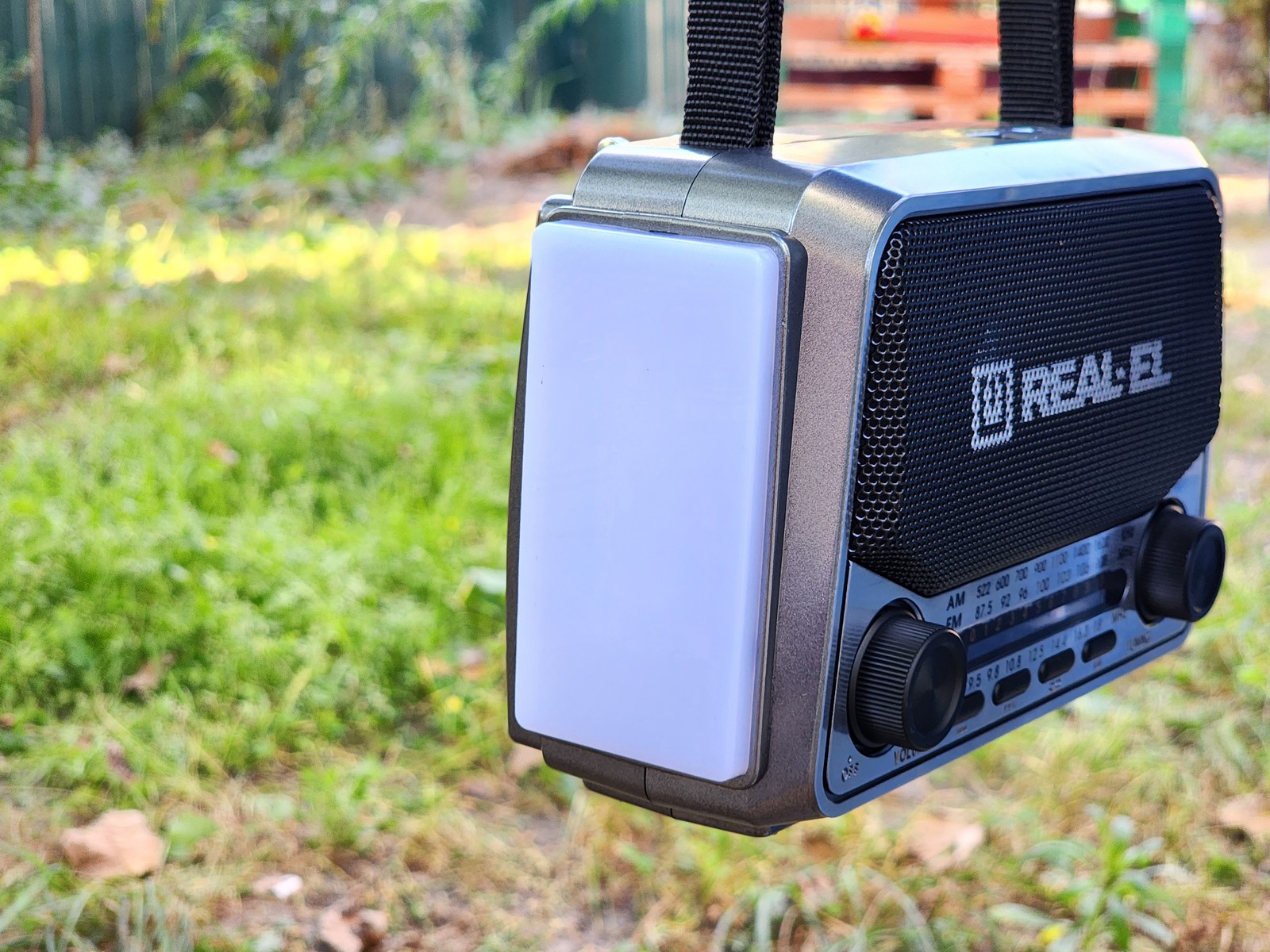 Портативний радіоприймач REAL-EL X-525 Portativnij-radioprijmach-REAL-EL-X-525