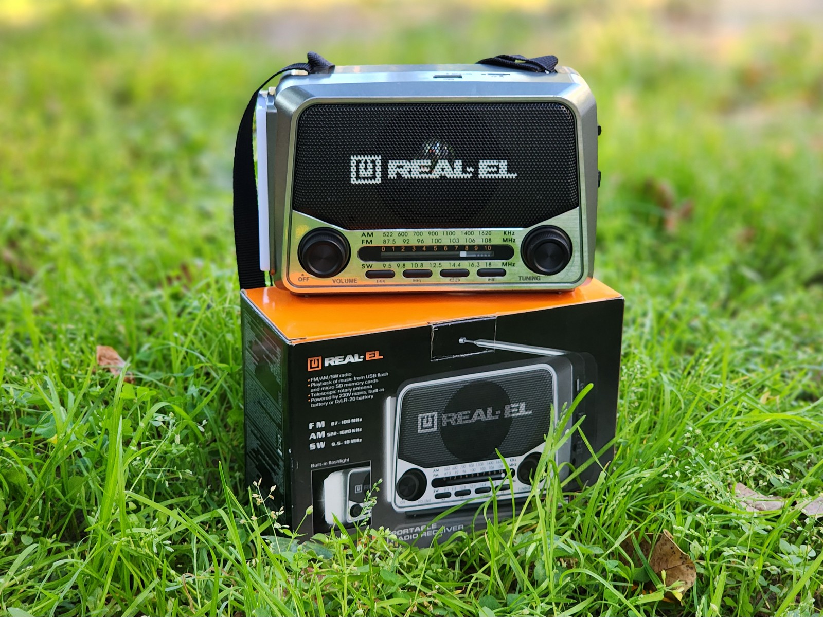 Портативний радіоприймач REAL-EL X-525 Portativnij-radioprijmach-REAL-EL-X-525