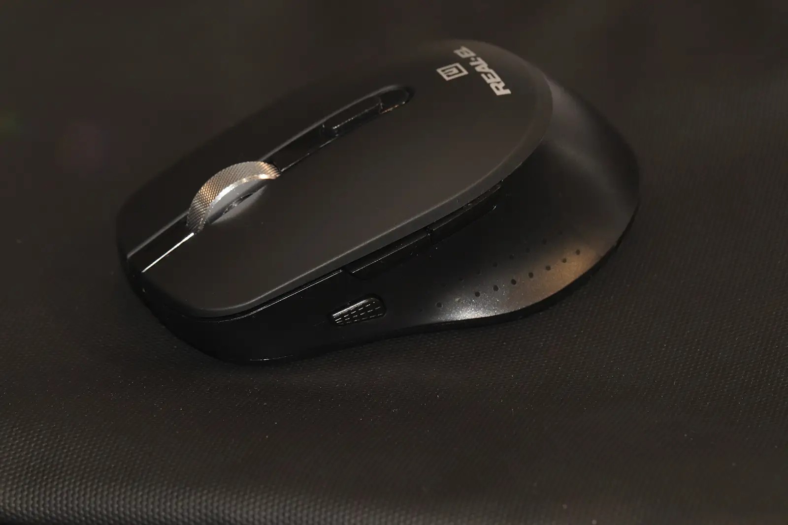 bezdrotova_myshka_REAL-EL_RM-380W